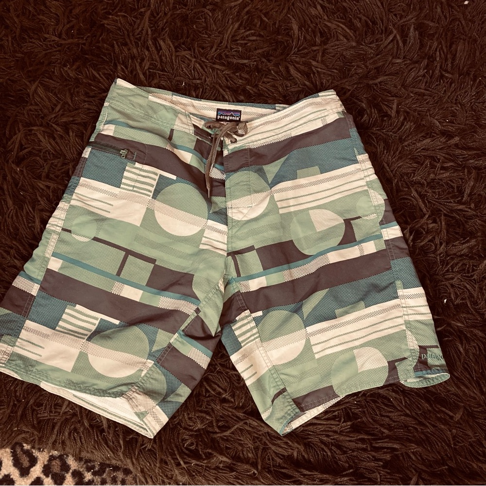 Men’s vintage y2k Patagonia board shorts   surfer cool swimsuit beach medium